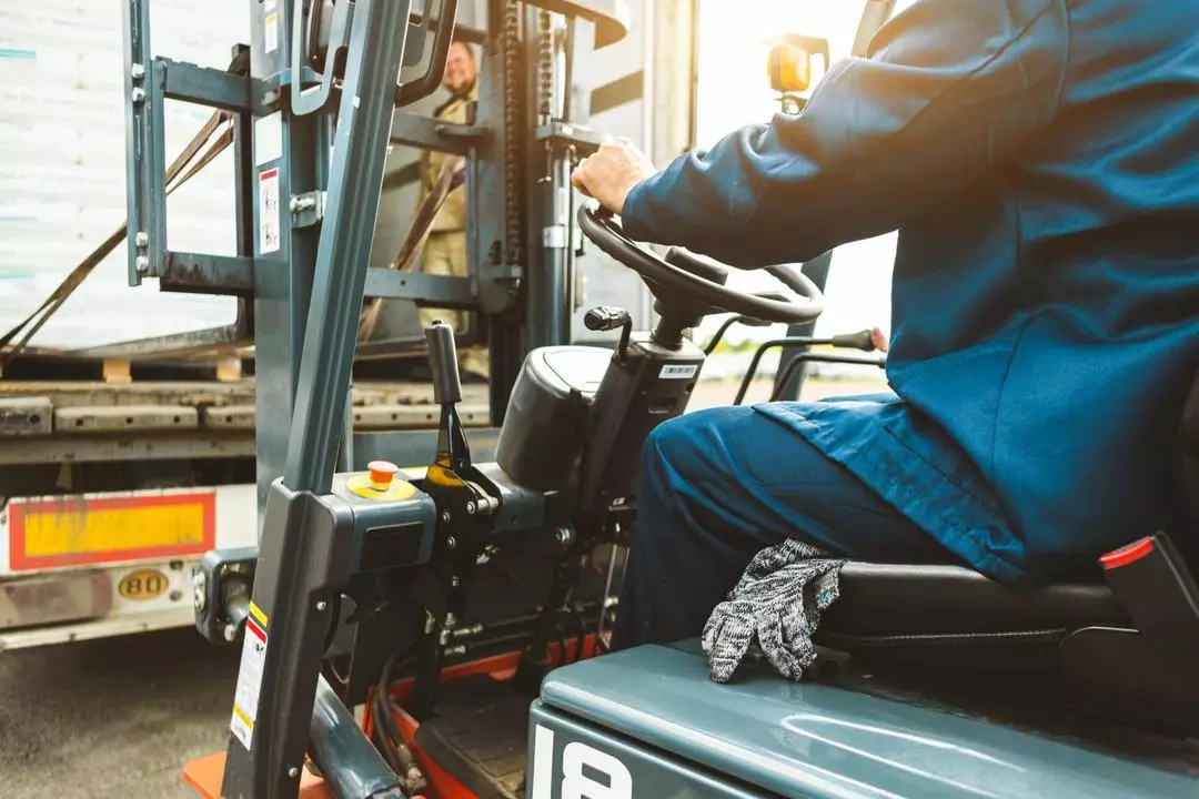 Which Industries Use Forklifts